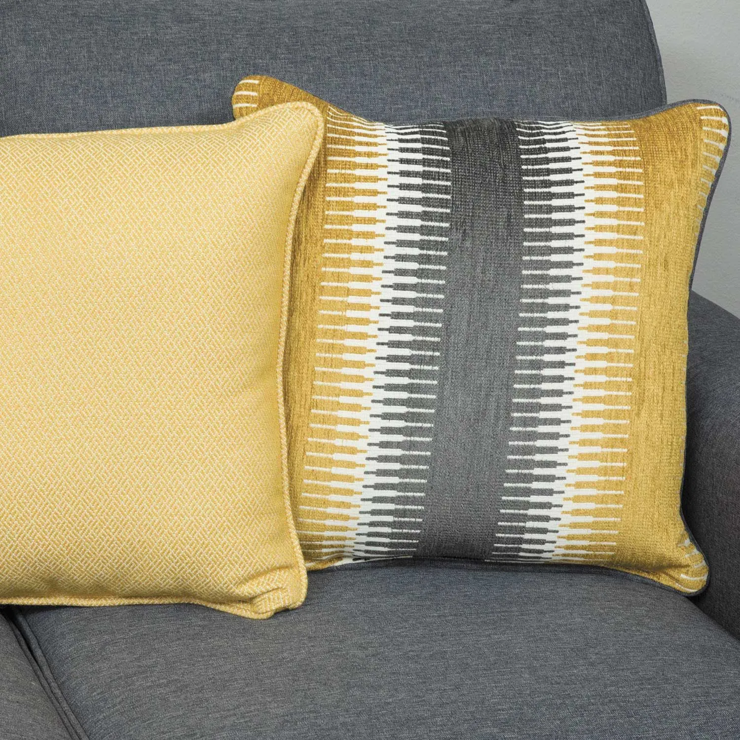 2604 Transitional Sleep Sofa - Sophisticated Comfort with Reversible Cushions and Durable Design