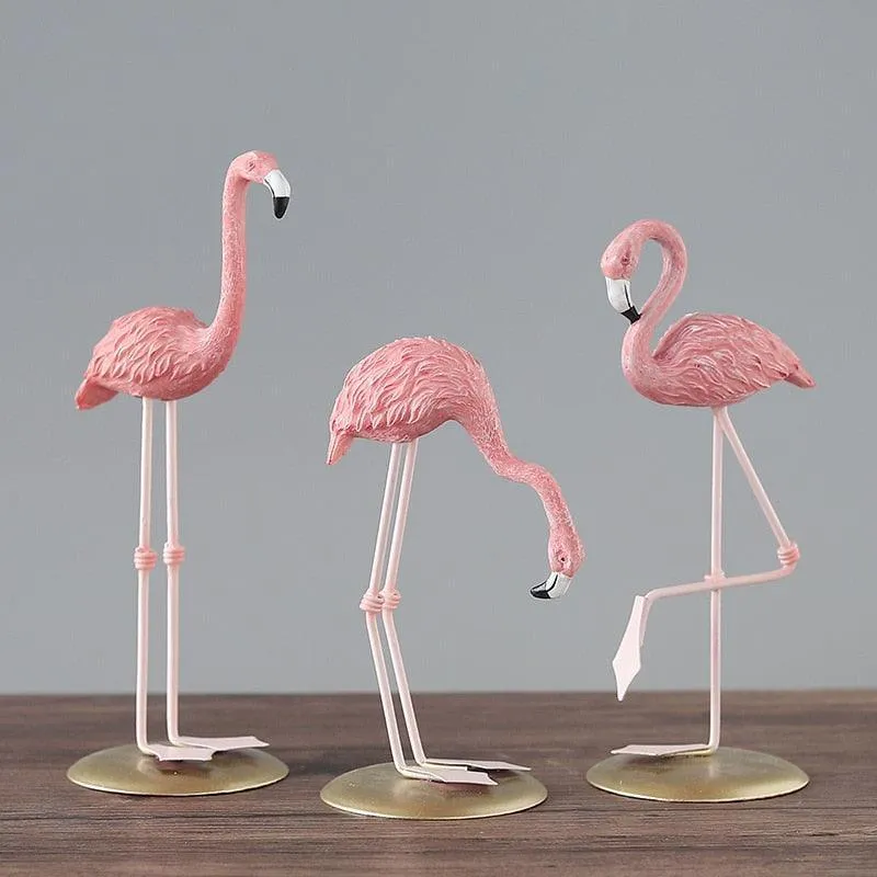 Chic Flamingo Resin Sculpture - Trendy Home Accent & Unique Gift Option